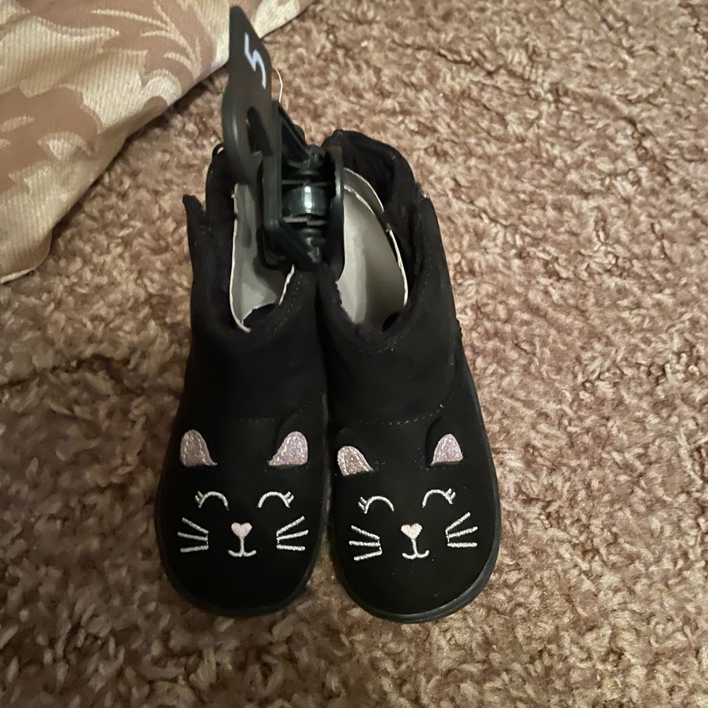 black, size small